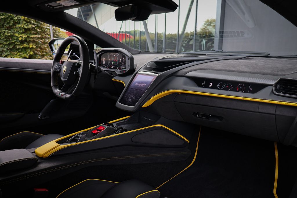 Lamborghini Revuelto 2026