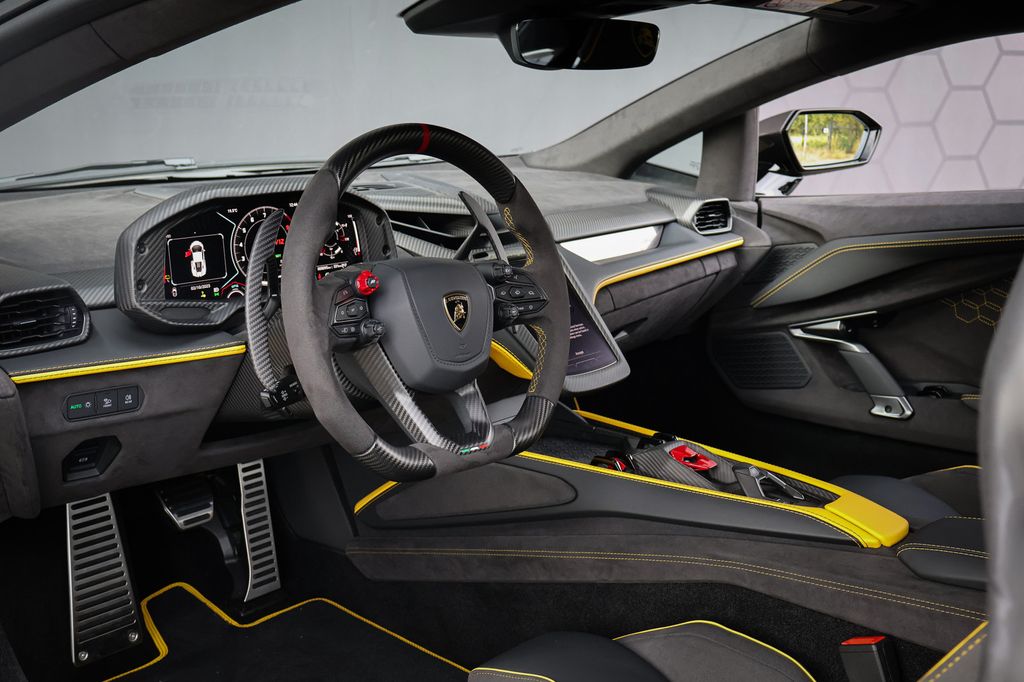 Lamborghini Revuelto 2026