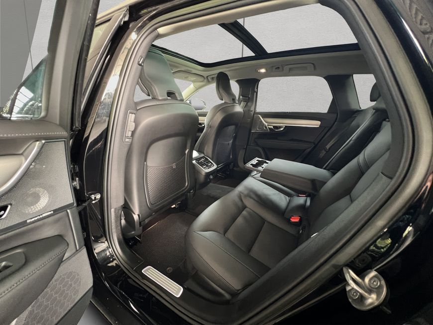 Volvo V90 Cross Country 2023