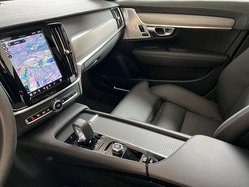 Volvo V90 Cross Country 2023