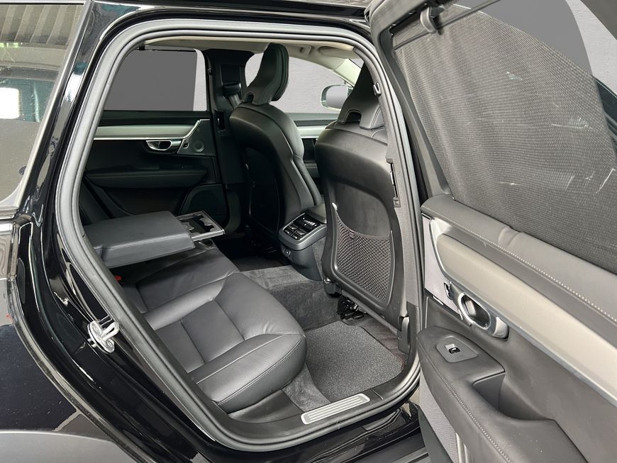 Volvo V90 Cross Country 2023