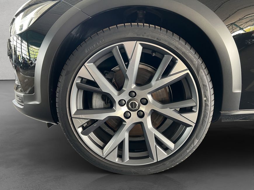 Volvo V90 Cross Country 2023