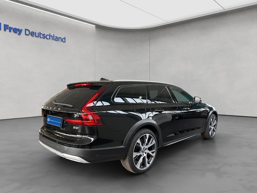 Volvo V90 Cross Country 2023