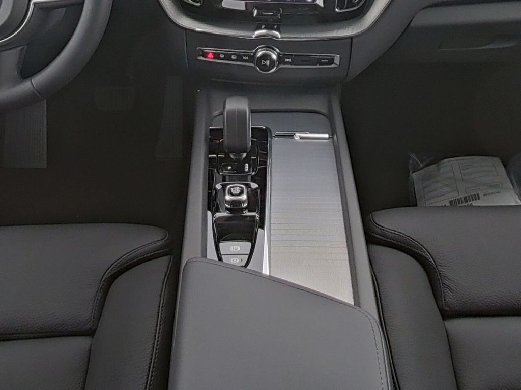 Volvo XC60 2025
