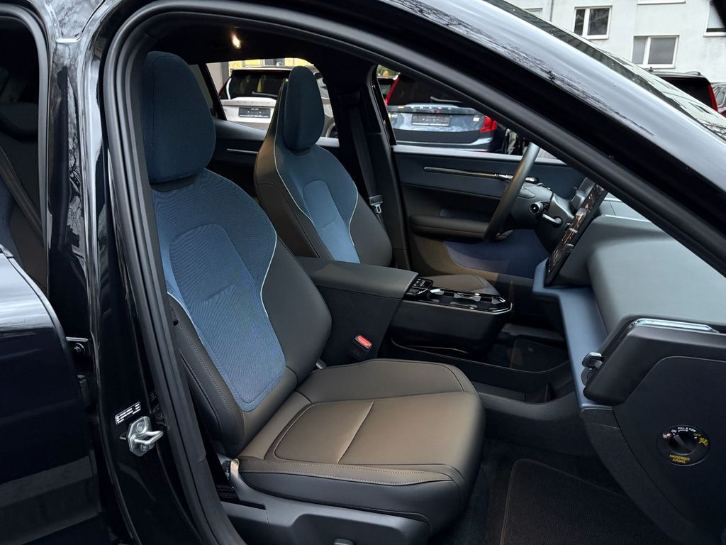 Volvo EX30 2025