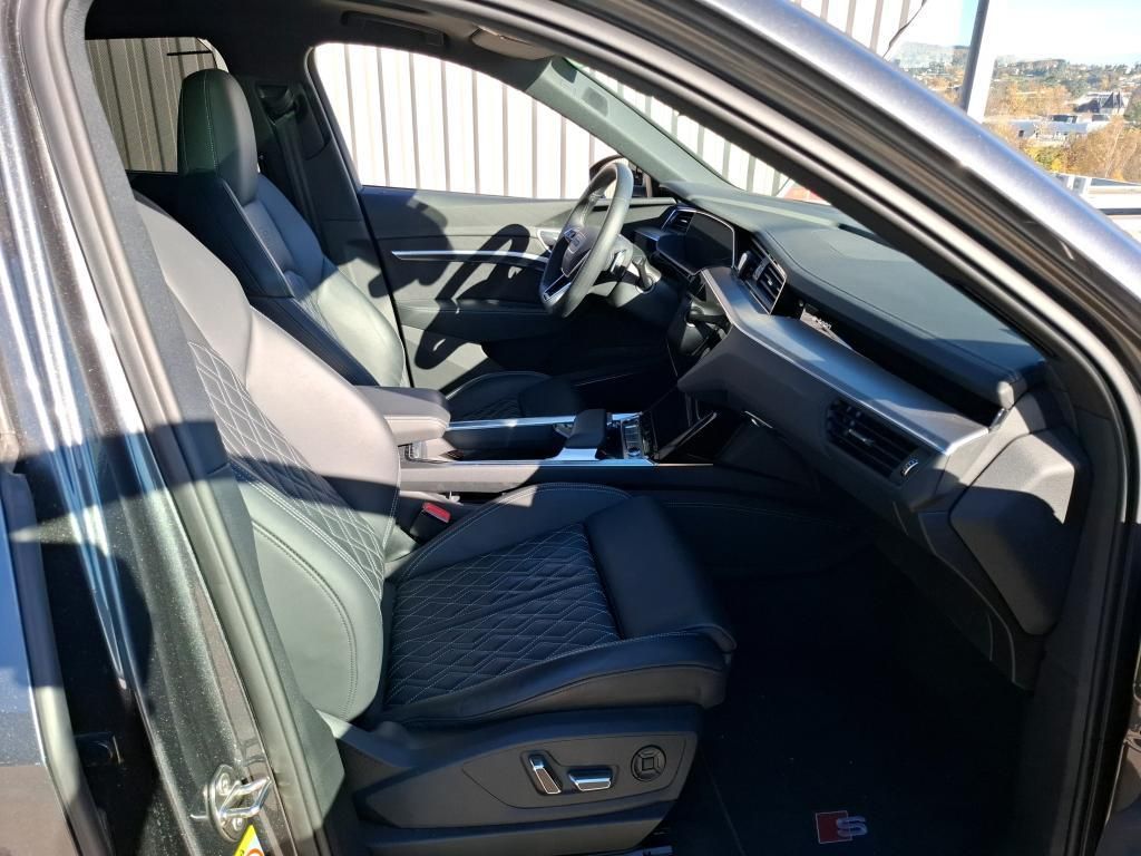 Audi SQ8 e-tron 2024