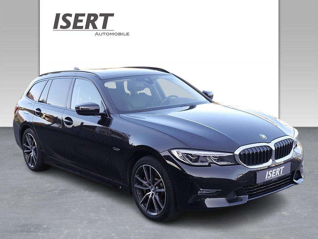 BMW 330 2022