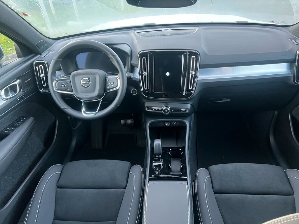 Volvo XC40 2025