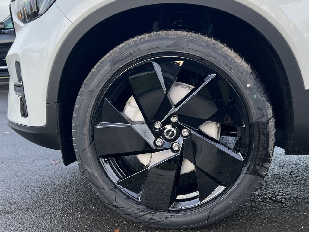 Volvo XC40 2025