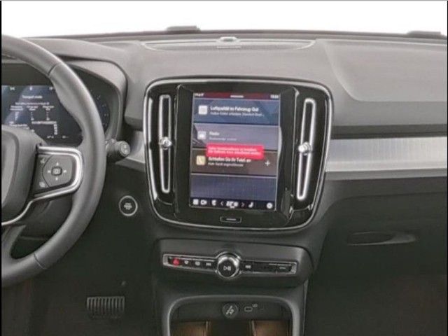 Volvo XC40 2025