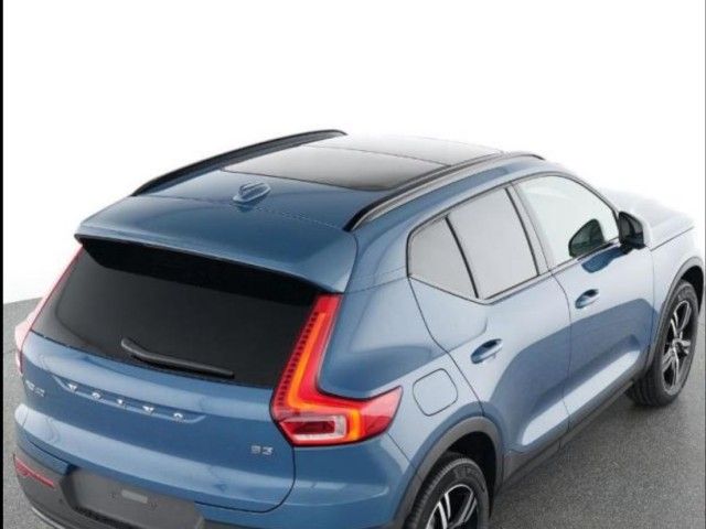 Volvo XC40 2025