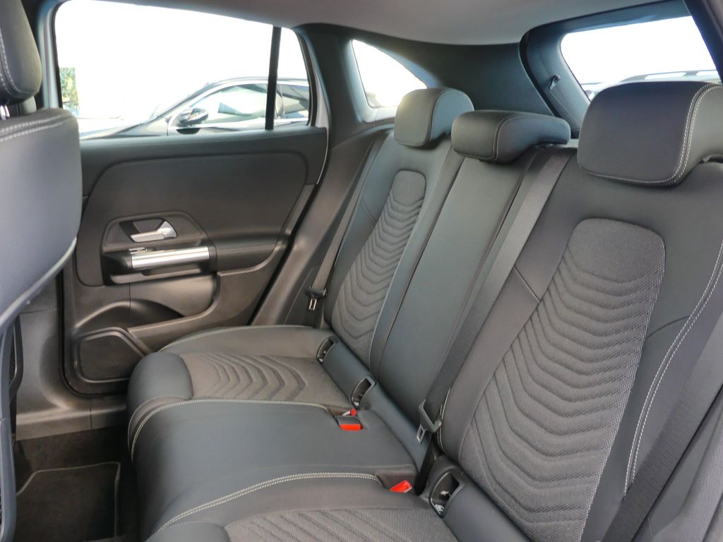 Mercedes-Benz GLA 180 2025