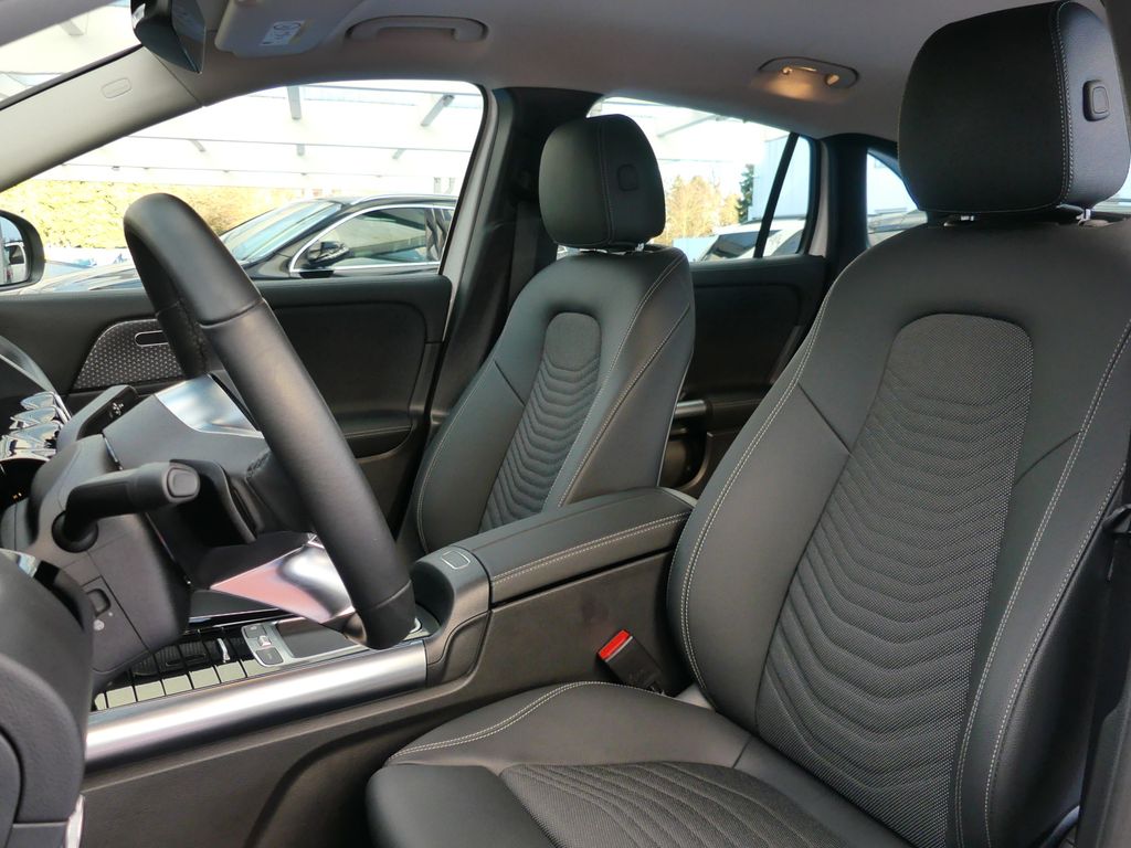 Mercedes-Benz GLA 180 2025