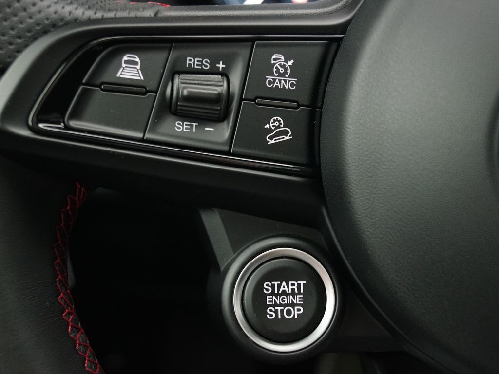 Alfa Romeo Stelvio 2023