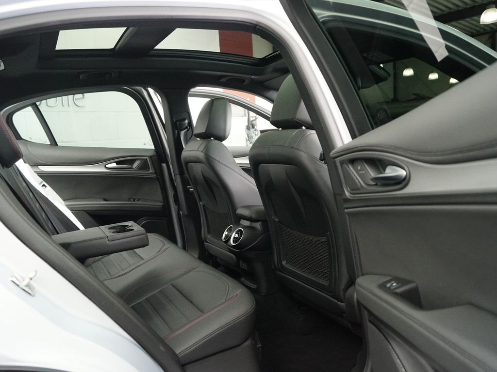 Alfa Romeo Stelvio 2023