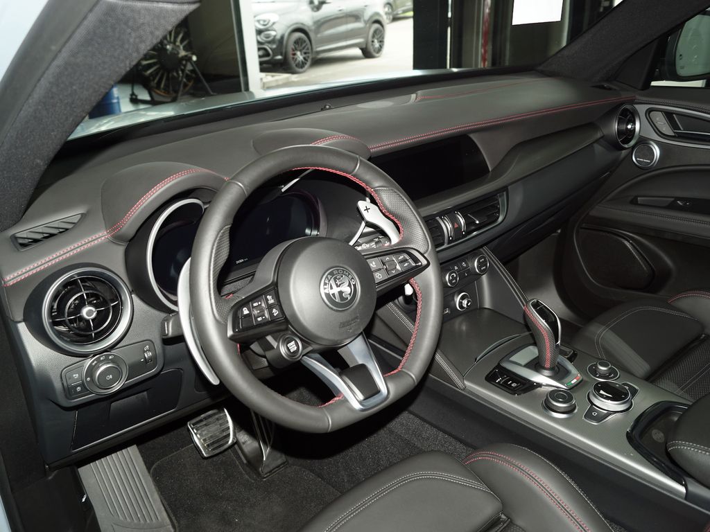 Alfa Romeo Stelvio 2023