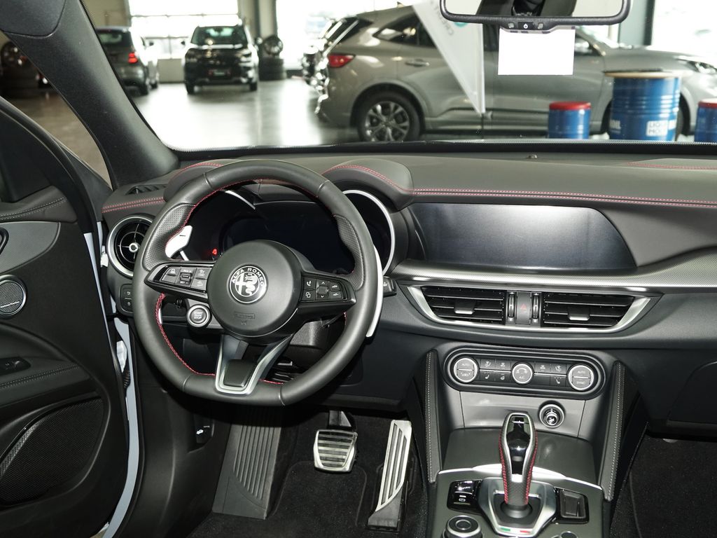 Alfa Romeo Stelvio 2023