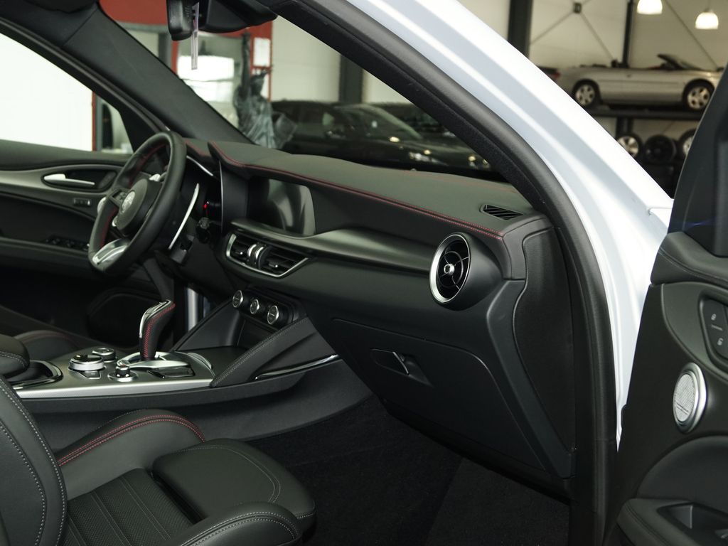 Alfa Romeo Stelvio 2023