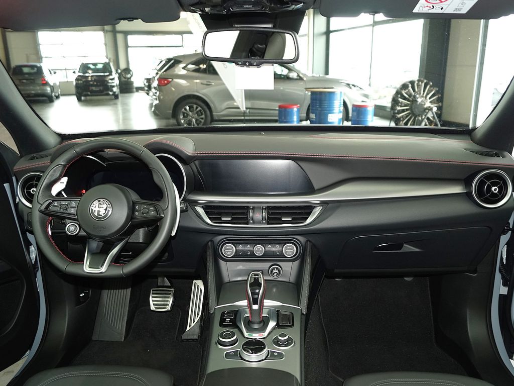 Alfa Romeo Stelvio 2023