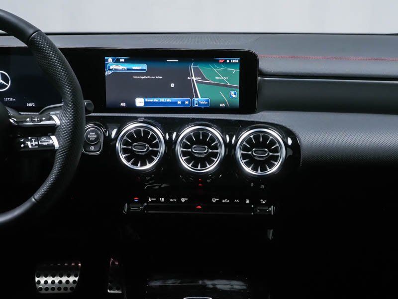 Mercedes-Benz CLA 200 2024