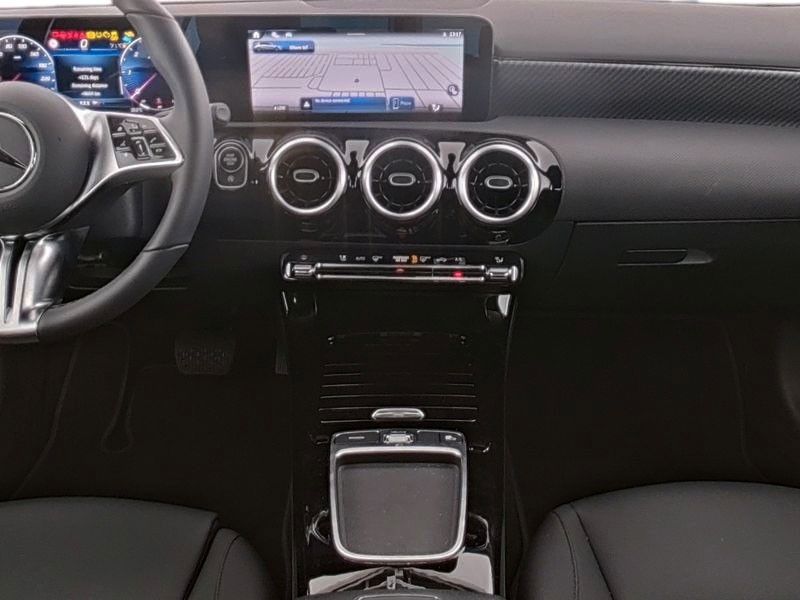 Mercedes-Benz A 200 2024