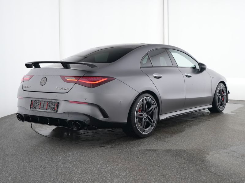 Mercedes-Benz CLA 35 AMG 2025