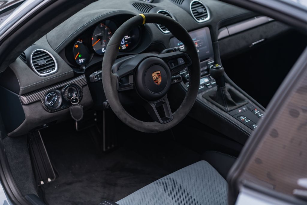Porsche Cayman 2023