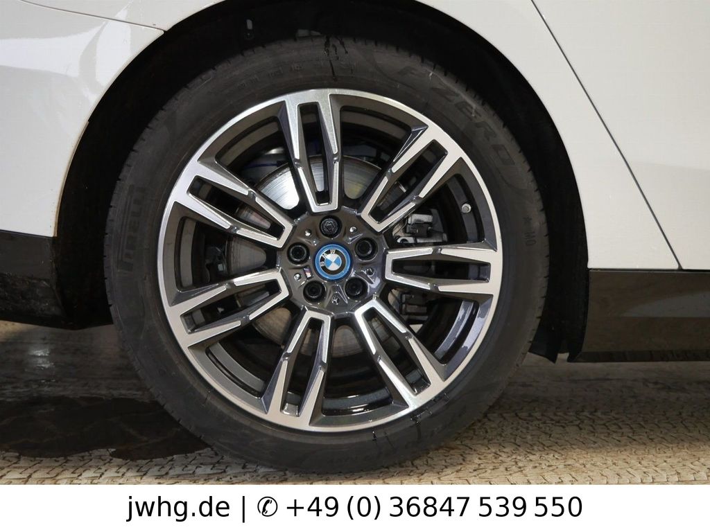 BMW i5 2024