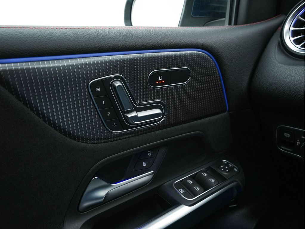 Mercedes-Benz EQB 2022