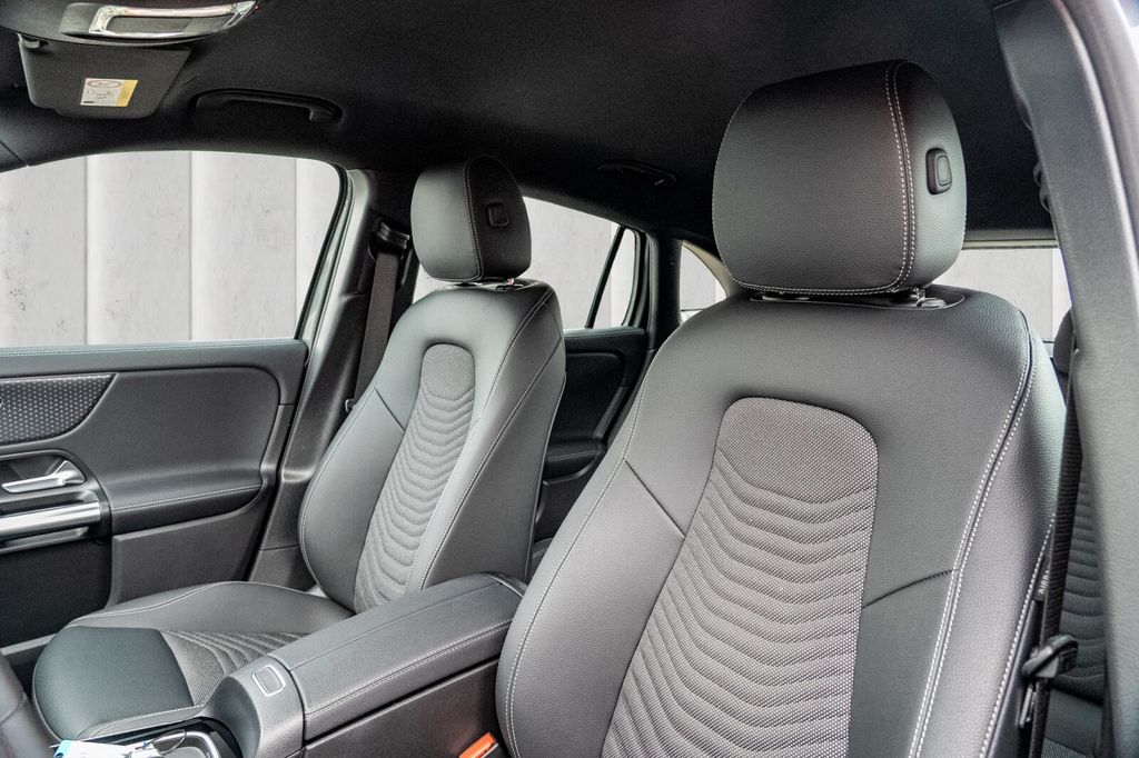 Mercedes-Benz EQA 2024