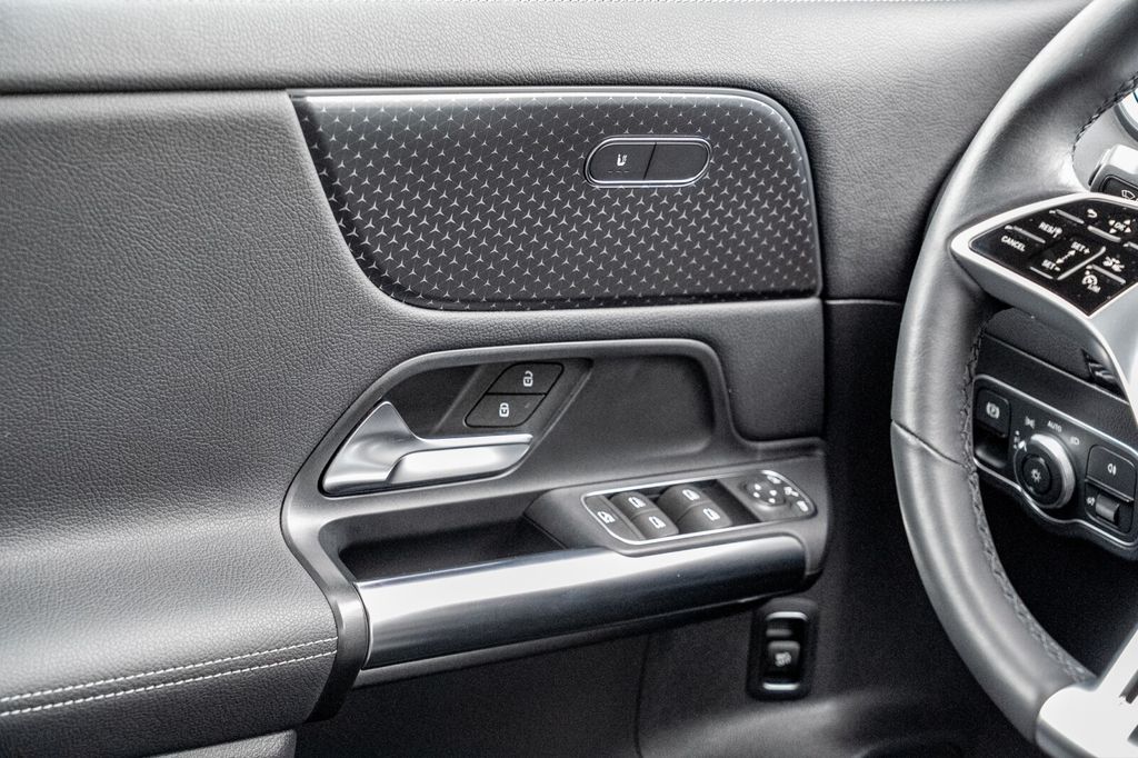 Mercedes-Benz EQA 2024