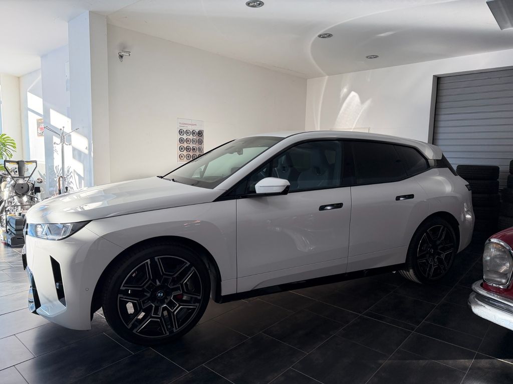 BMW iX 2025