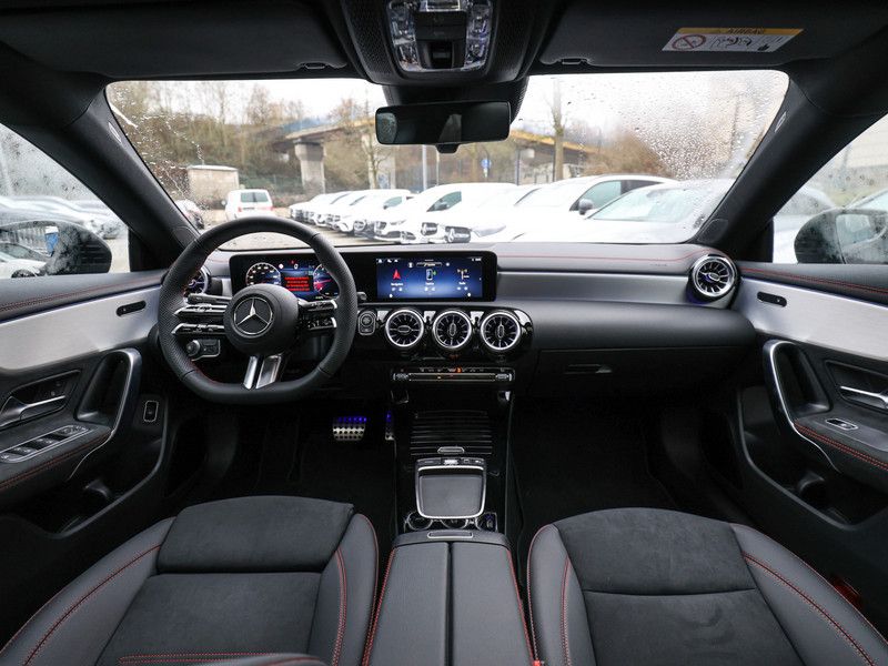 Mercedes-Benz CLA 200 2025