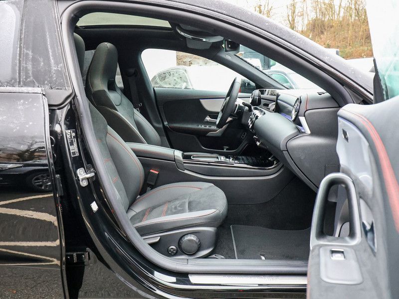 Mercedes-Benz CLA 200 2025