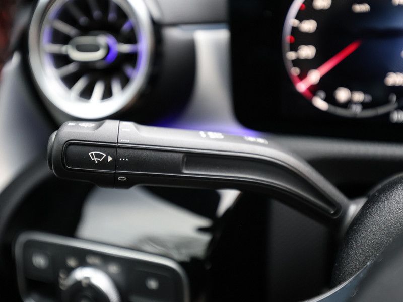 Mercedes-Benz CLA 200 2025