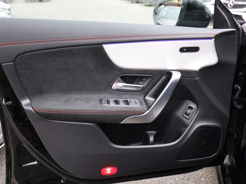 Mercedes-Benz CLA 200 2025