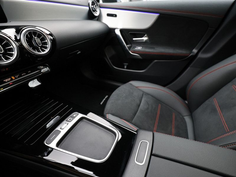 Mercedes-Benz CLA 200 2025