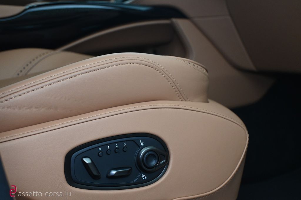 Aston Martin DBX 2022