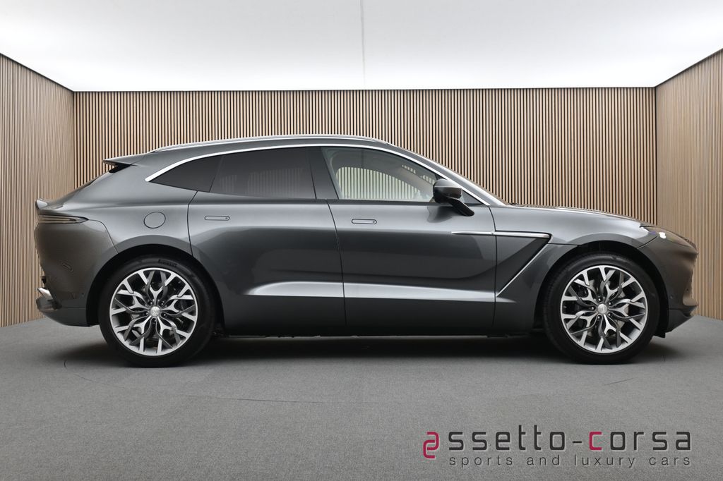 Aston Martin DBX 2022