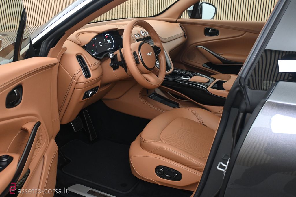 Aston Martin DBX 2022