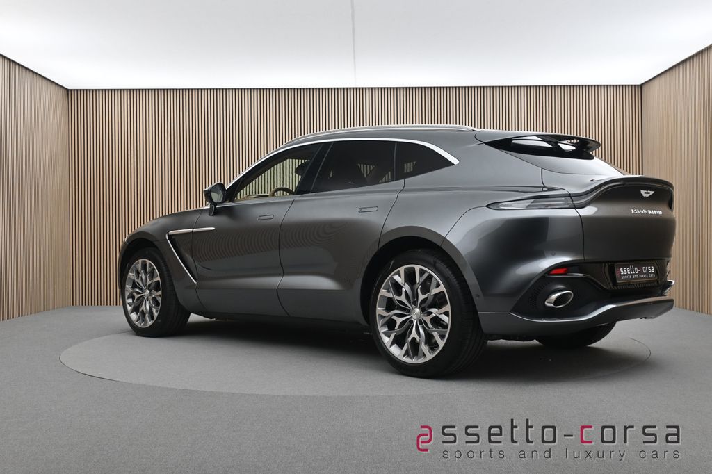 Aston Martin DBX 2022