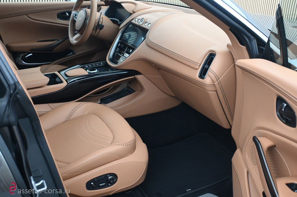 Aston Martin DBX 2022