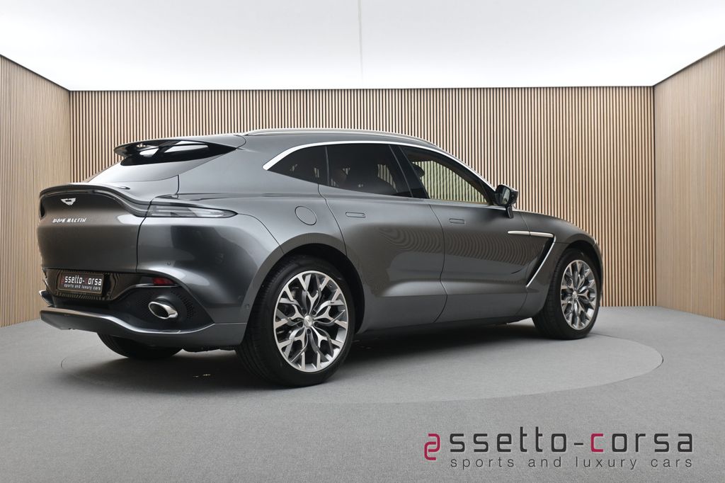 Aston Martin DBX 2022