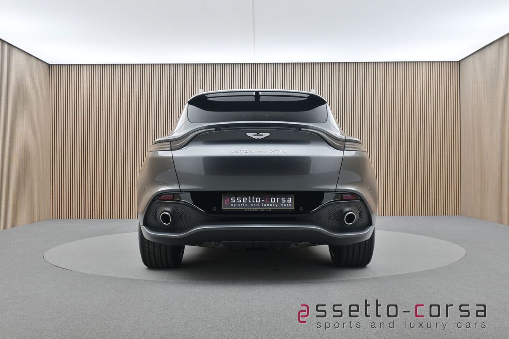 Aston Martin DBX 2022