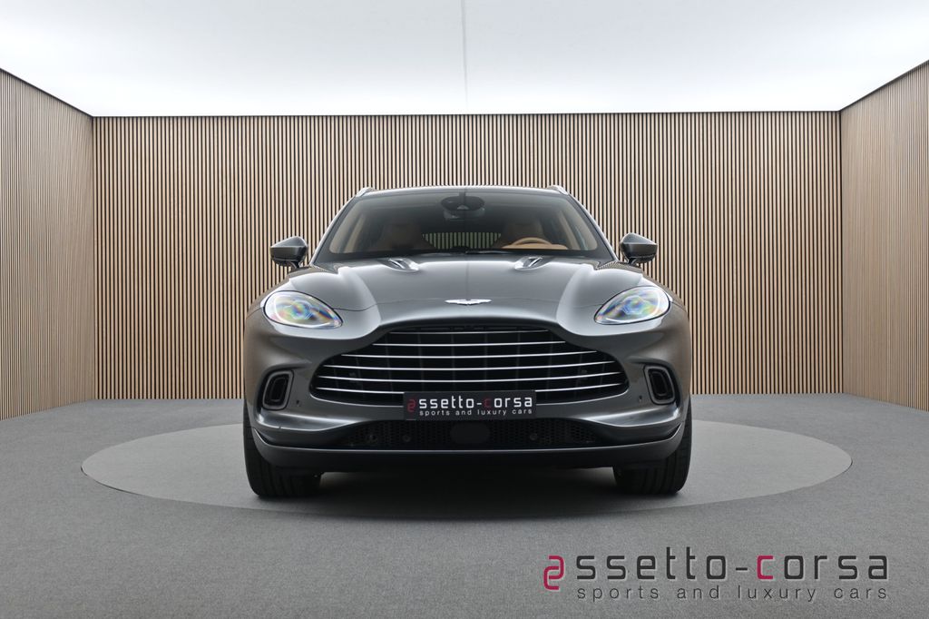 Aston Martin DBX 2022