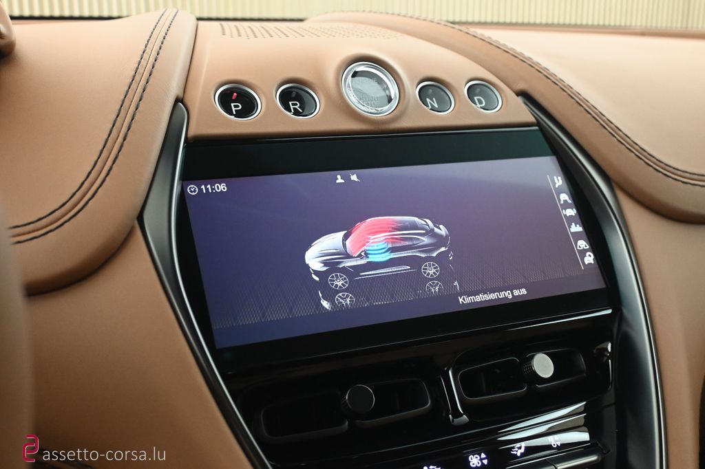 Aston Martin DBX 2022