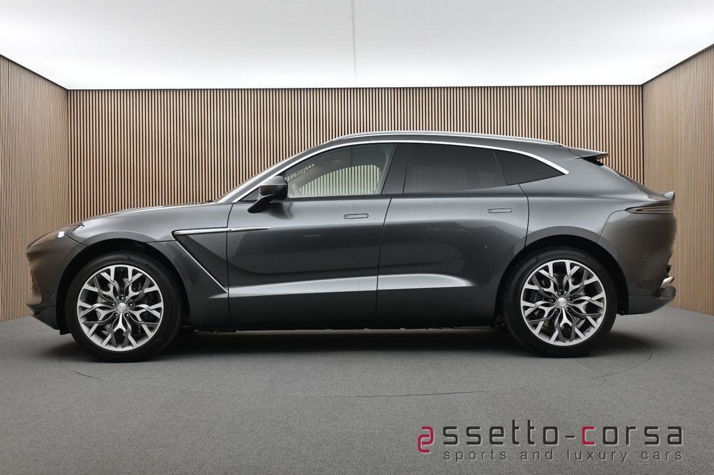 Aston Martin DBX 2022