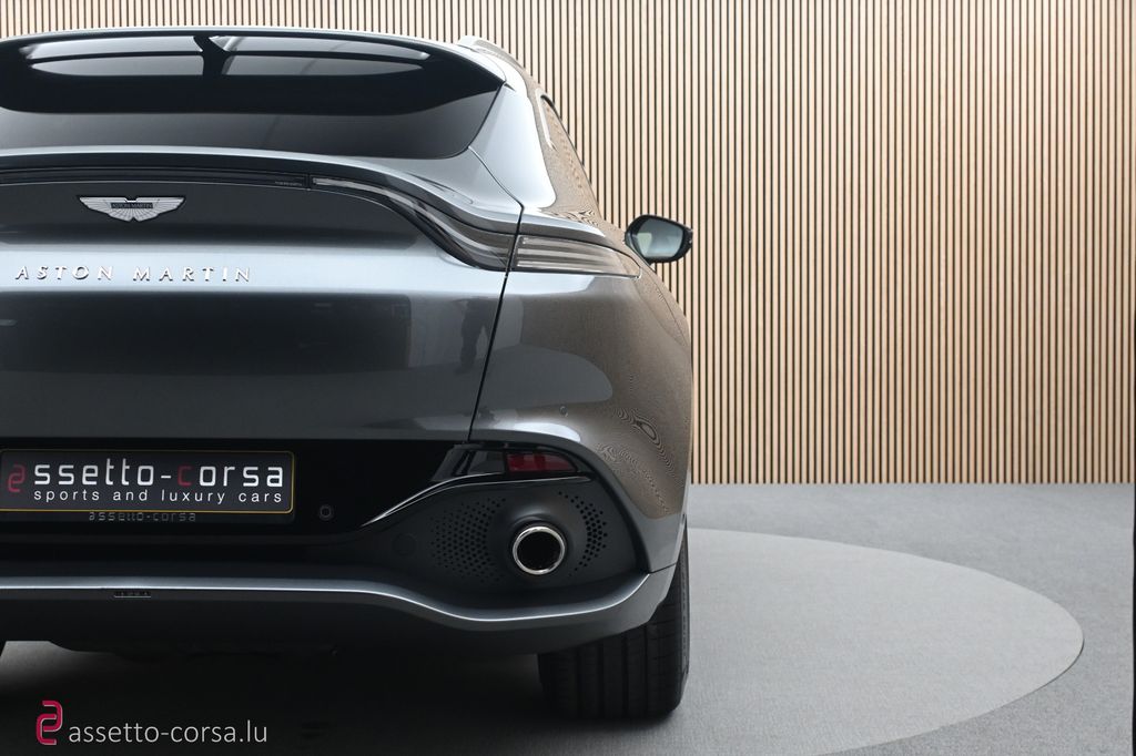 Aston Martin DBX 2022