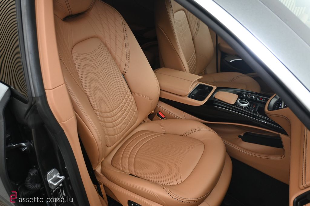 Aston Martin DBX 2022