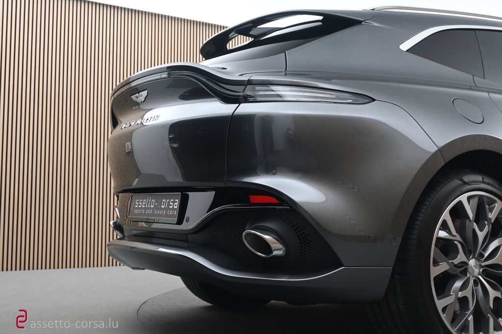Aston Martin DBX 2022